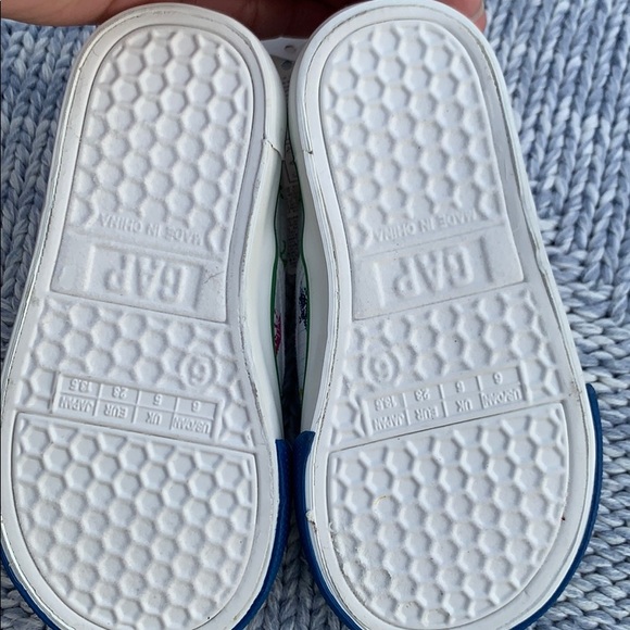 Baby Gap shoes - Picture 4 of 7